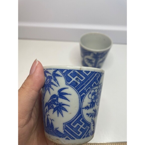 2 Antique Imari Porcelain Soba Choko Cups White BLUE about 2.5 inches tall - Picture 8 of 11